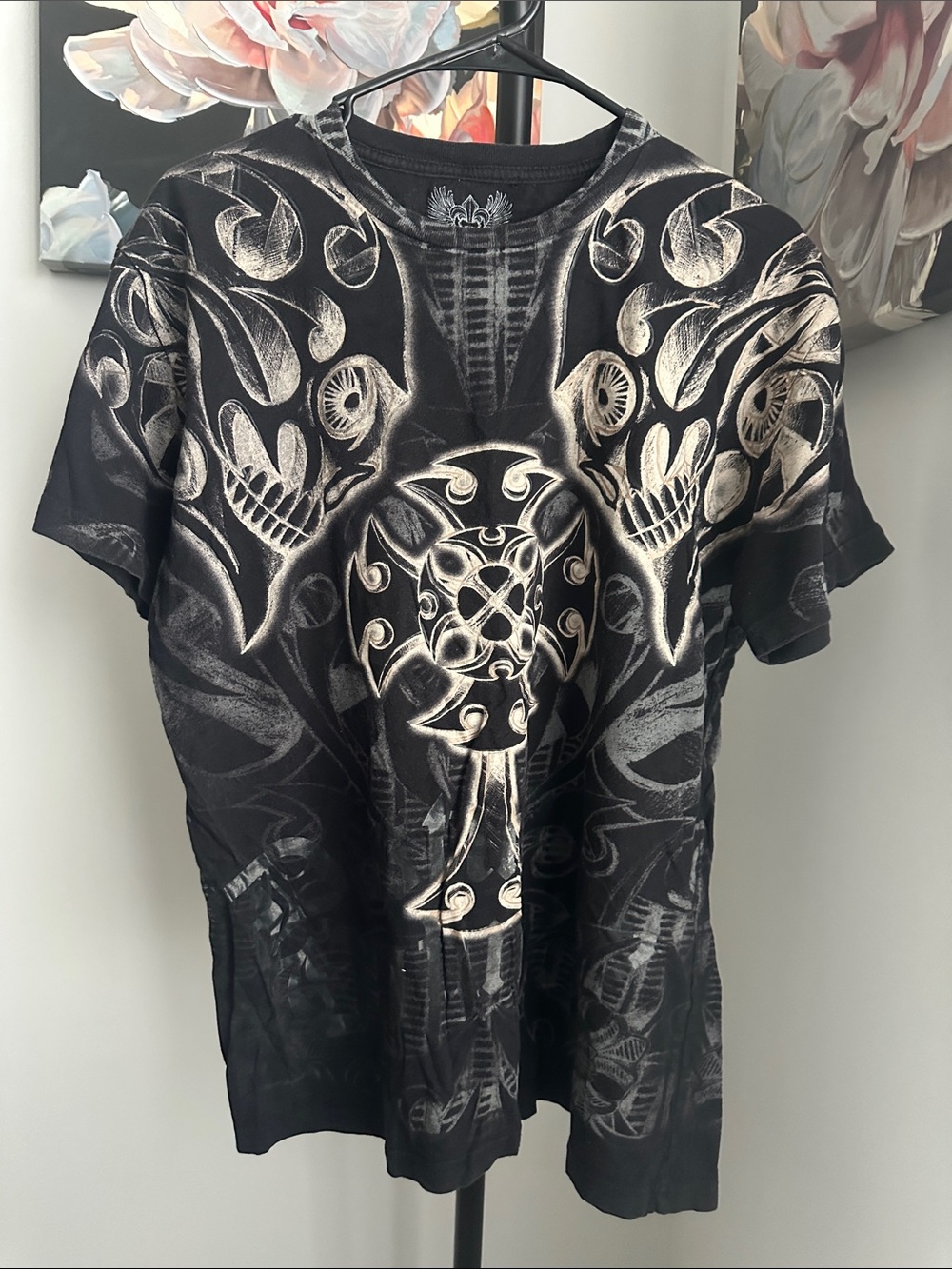 Xzavier Vintage Y2K Graphic Tee with Ivory Tribal Skull Design
